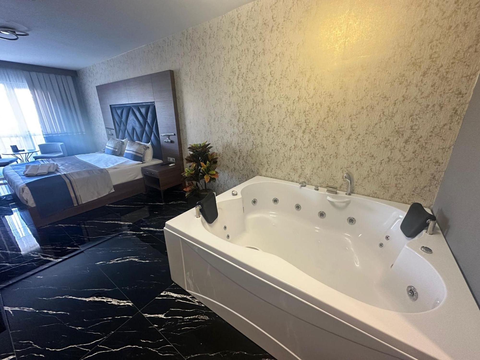 Grand Salizze Hotel Kestel  Luaran gambar